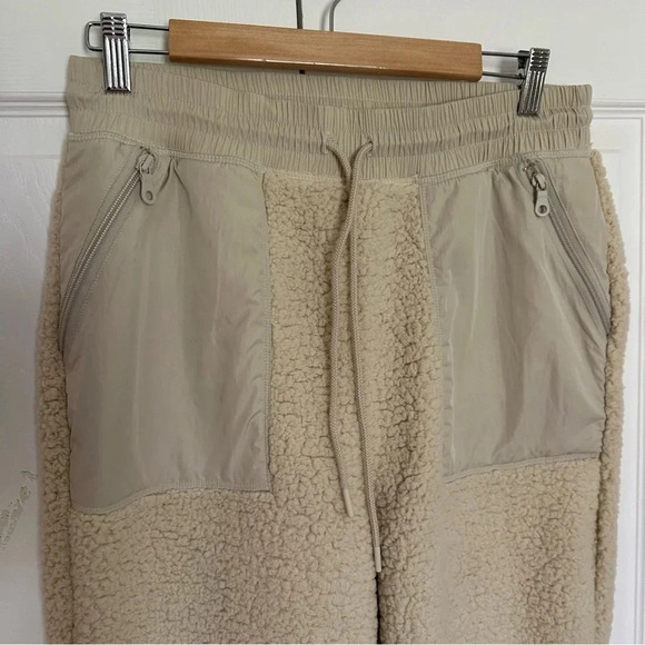 Aerie Offline Sherpa Cream Drawstring Sweat Pants Size Medium - Picture 2 of 12